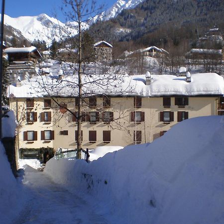 Hotel Tavernier Courmayeur Buitenkant foto
