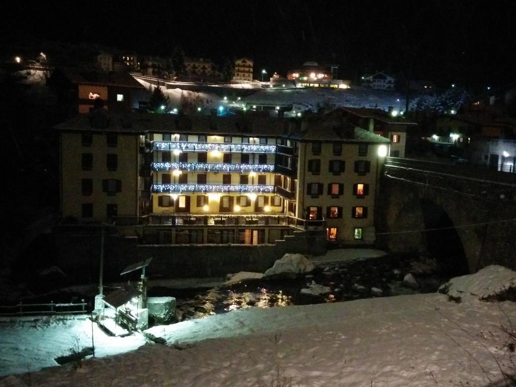 Hotel Tavernier Courmayeur Buitenkant foto