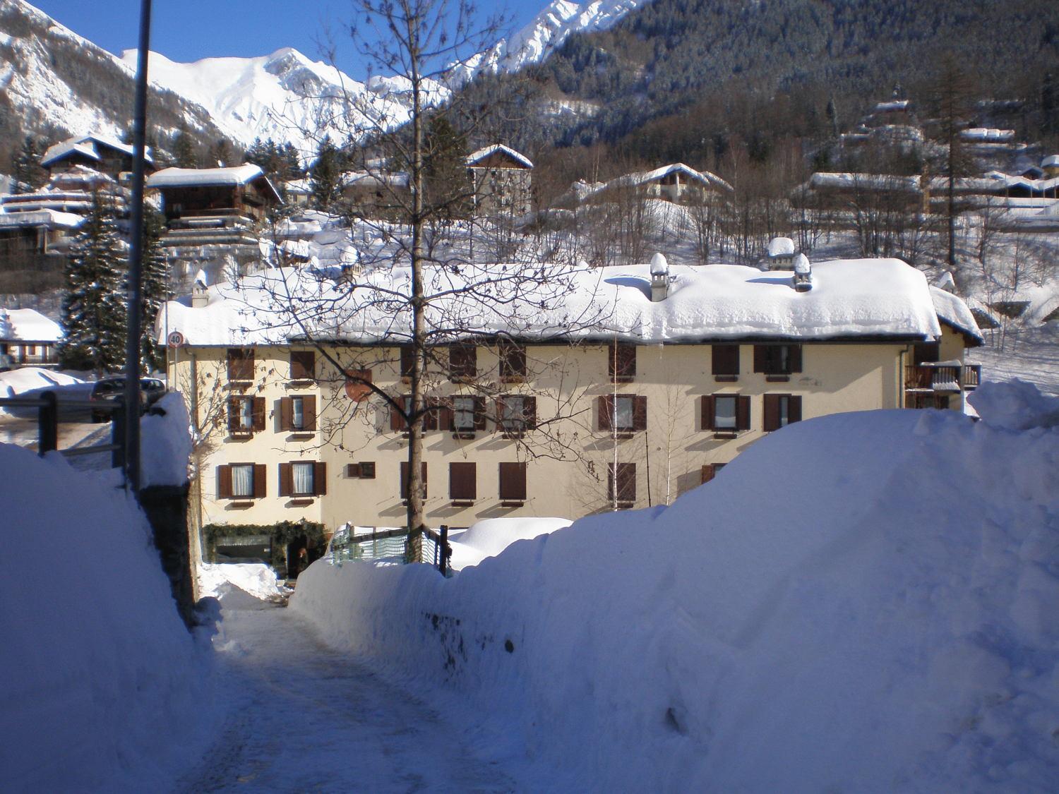 Hotel Tavernier Courmayeur Buitenkant foto