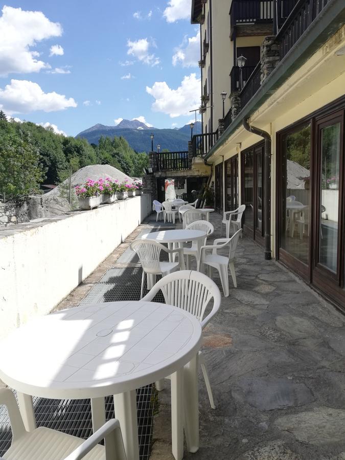 Hotel Tavernier Courmayeur Buitenkant foto