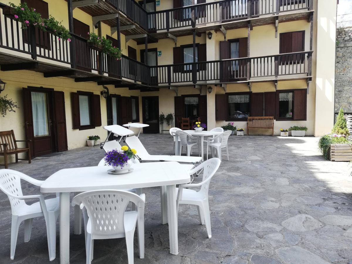 Hotel Tavernier Courmayeur Buitenkant foto