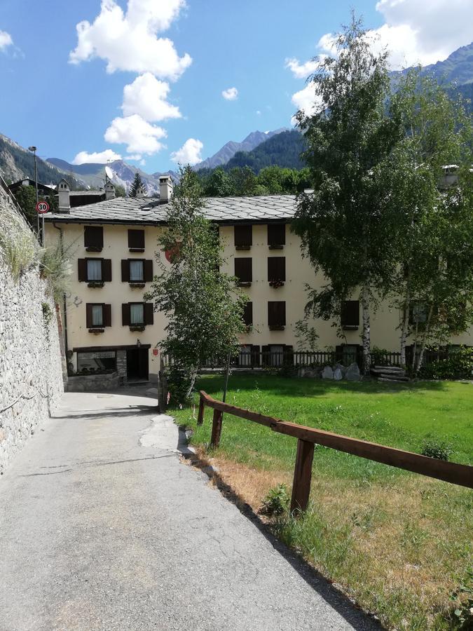 Hotel Tavernier Courmayeur Buitenkant foto