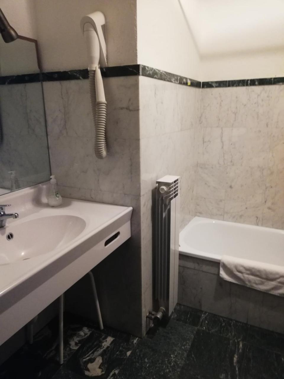Hotel Tavernier Courmayeur Buitenkant foto