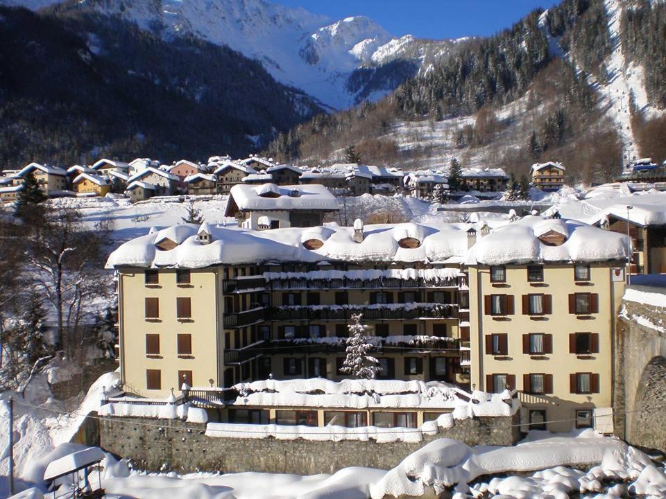Hotel Tavernier Courmayeur Buitenkant foto